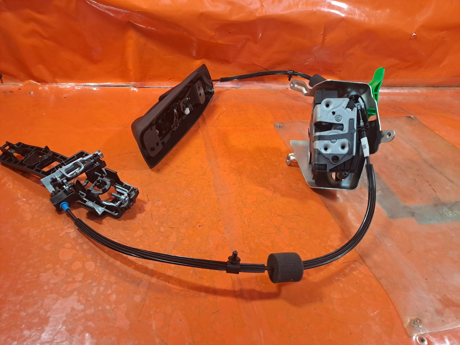 ✅FORD TRANSIT COURIER 1.5 DIESEL 2024 REAR LEFT SLIDING DOOR LOCK R2X6V264A27DD - Image 6