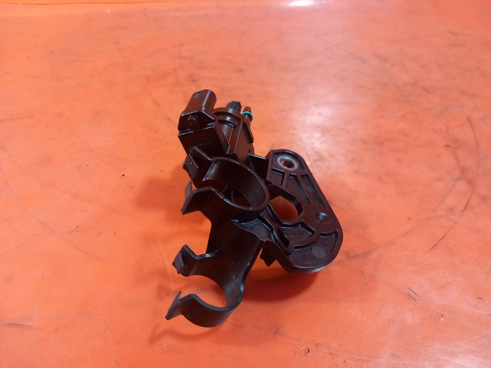 2021 BMW 1 Series F40 Vacuum Solenoid Valve 8570591 Warranty A365 - Image 8