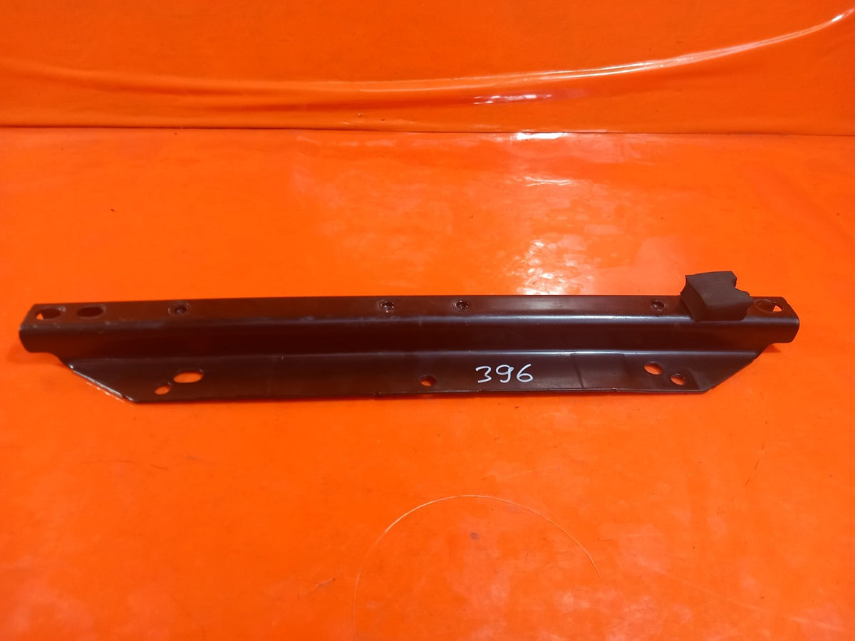 Land Rover Defender L663 3.0 Diesel 2025 Engine Bay Brace Support Beam A396 - Image 3