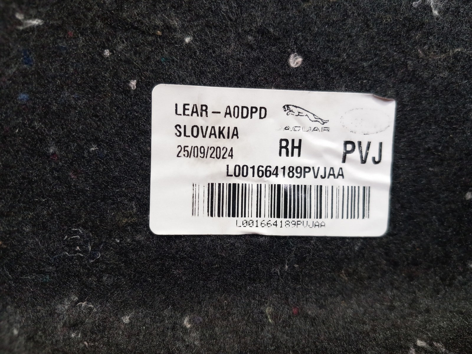 Land Rover Defender L663 3.0 Diesel 2025 Front Right Back Seat Cover L001664189 - Image 12