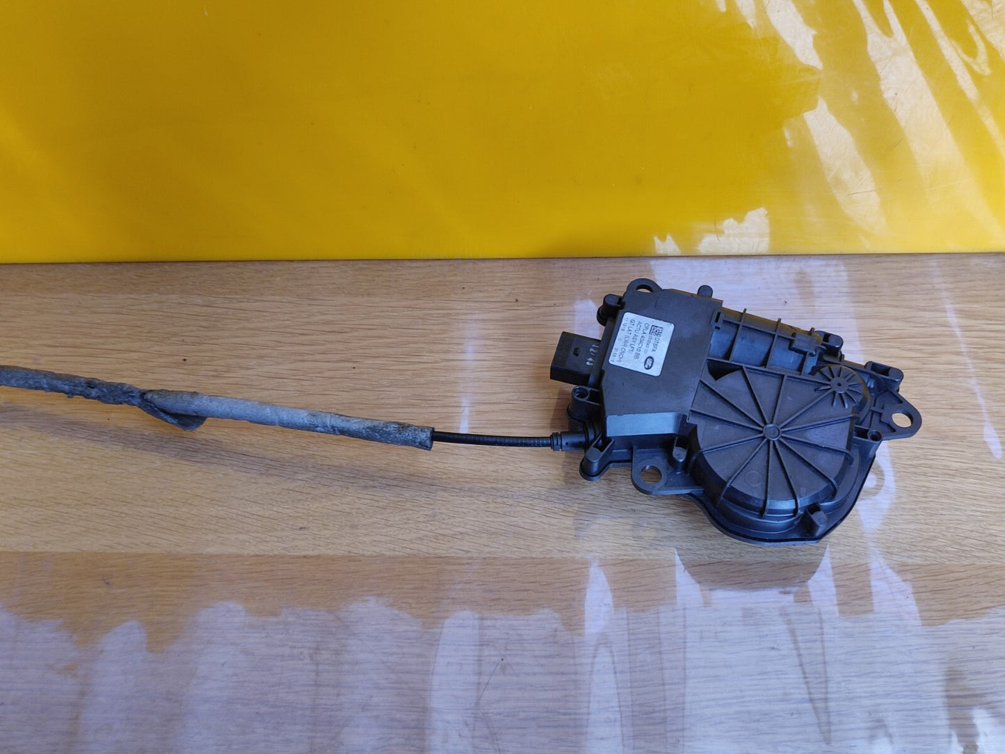 RANGE ROVER L405 TAILGATE TRUNK BOOT LIFT MOTOR CPLA404C10BB Warranty x00 - Image 1