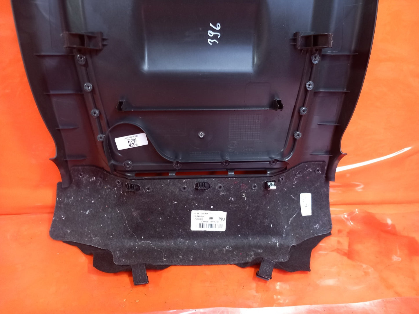 Land Rover Defender L663 3.0 Diesel 2025 Front Right Back Seat Cover L001664189 - Image 11