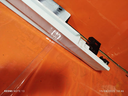 2023 BMW 1 Series F40 Right Side Skirt White 8072574 scratches Warranty A151 - Image 9