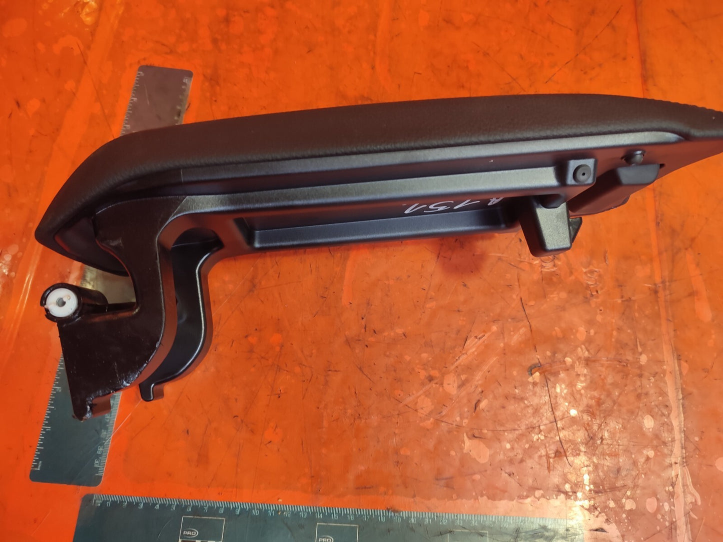 2023 BMW 1 Series F40 M Sport Centre Console Armrest 9460084 Warranty A151 - Image 3