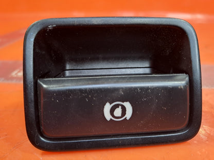 ✅MERCEDES W176 A180 1.5 DIESEL 2015 HANDBRAKE RELEASE SWITCH A2469050451 A235 - Image 10
