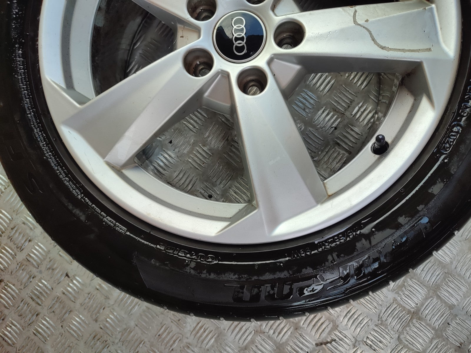 ✅AUDI Q2 S-LINE 1.4 PETROL 2017 ALLOY WHEEL & TYRE 215/55 ZR17 81A601025B A134 - Image 4