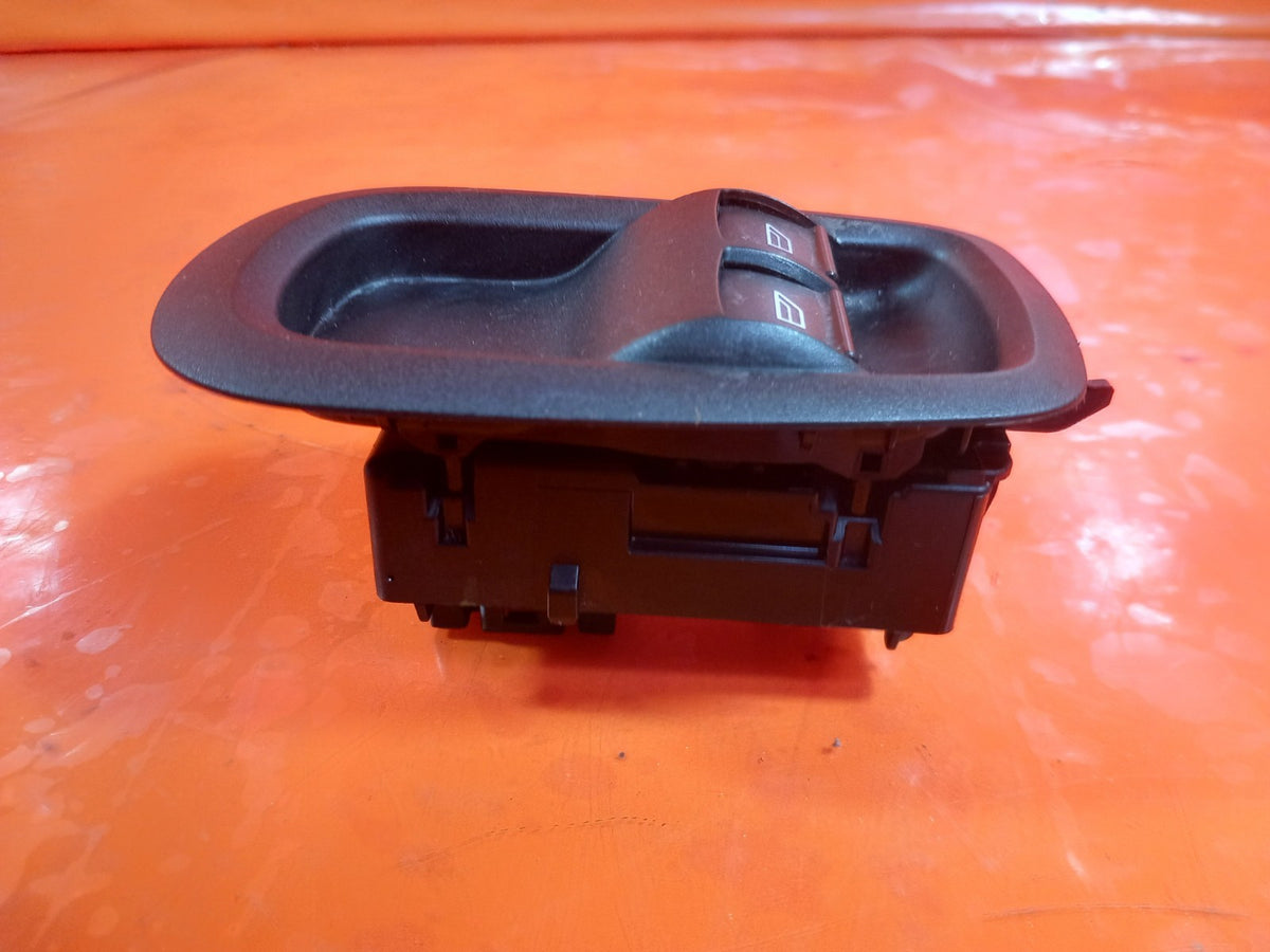 Ford Transit Custom 2.0 Diesel 2016 Front Right Door Window Switch A409 - Image 4
