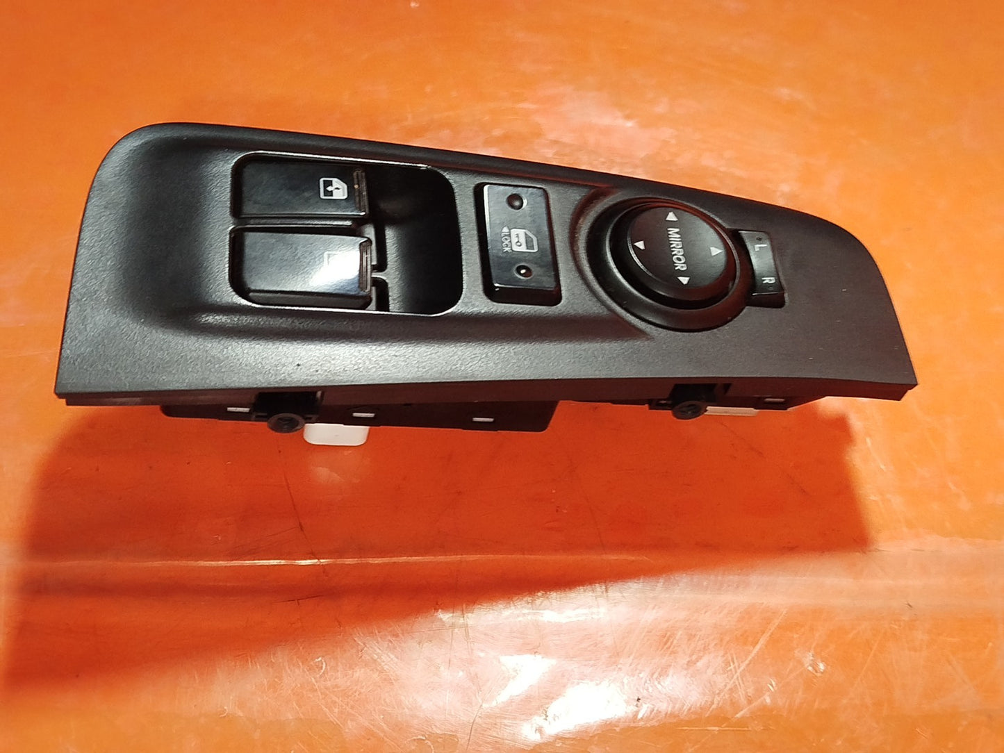 ✅2010 HYUNDAI I800 WINDOW SWITCH FRONT RIGHT + WARRANTY A325 - Image 1