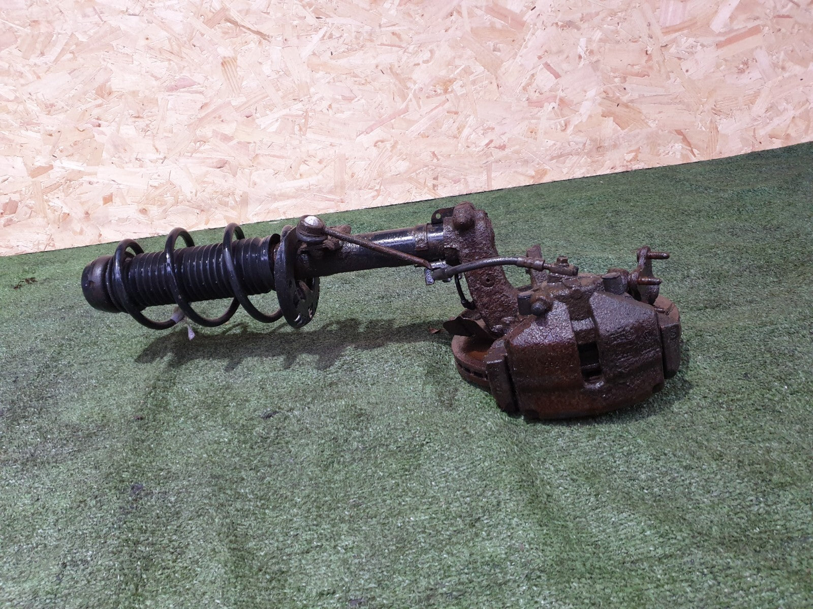 ✅2011 AUDI A1 SPORT 1.4P FRONT RIGHT SUSPENSION LEG HUB 6R0413031K WARRANTY A139 - Image 3