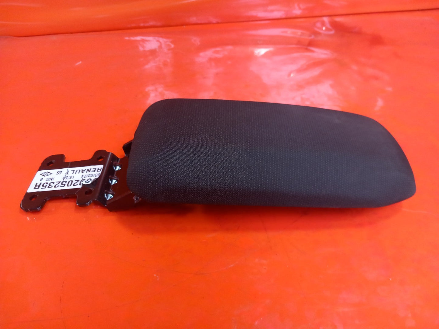 2024 Dacia Jogger Centre Console Armrest 969205235R Warranty A391 - Image 2