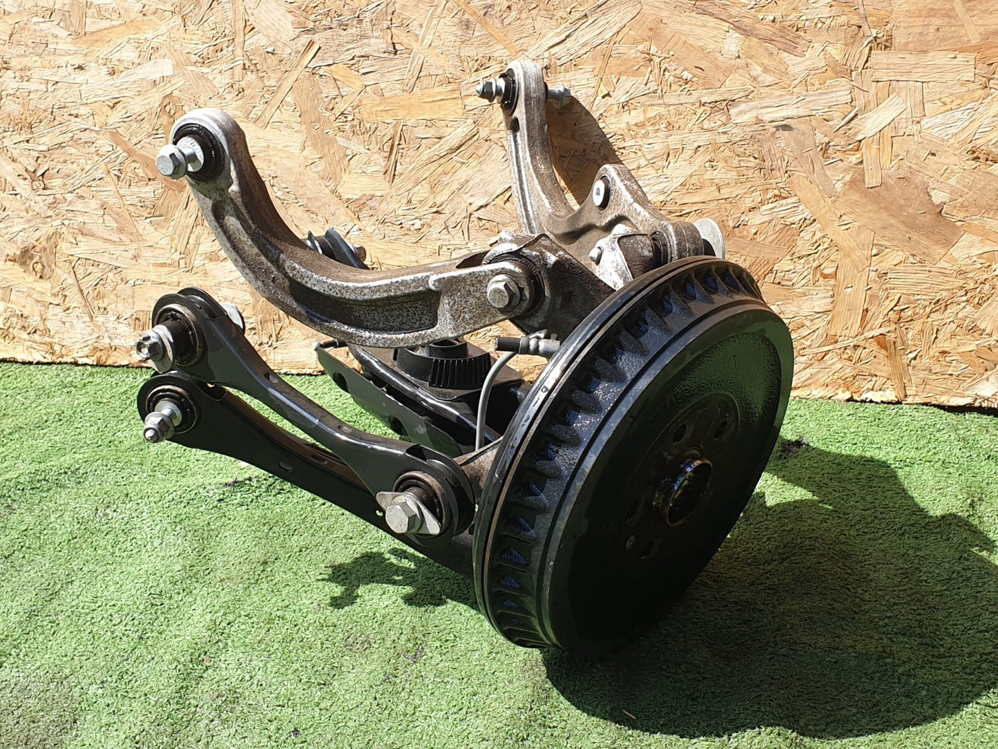 CUPRA BORN V2 Ev 2023 REAR LEFT WHEEL HUB SPINDLE WITH CONTROL ARMS 1EA505435M - Image 1