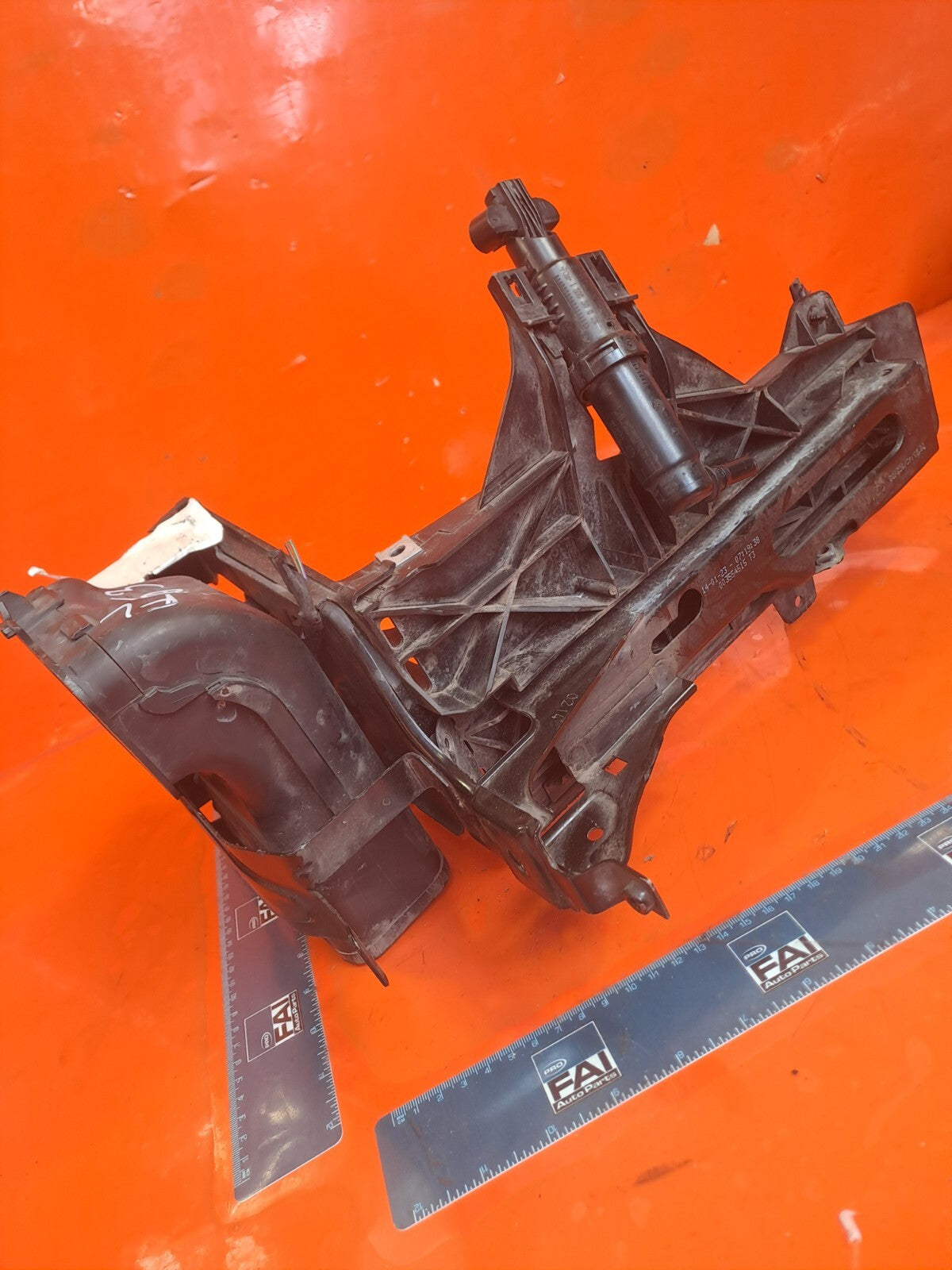 ✅2014 BMW 5 SERIES F11 4.4P FRONT LEFT HEADLIGHT BRACKET & BONNET LOCK 7200793 - Image 10