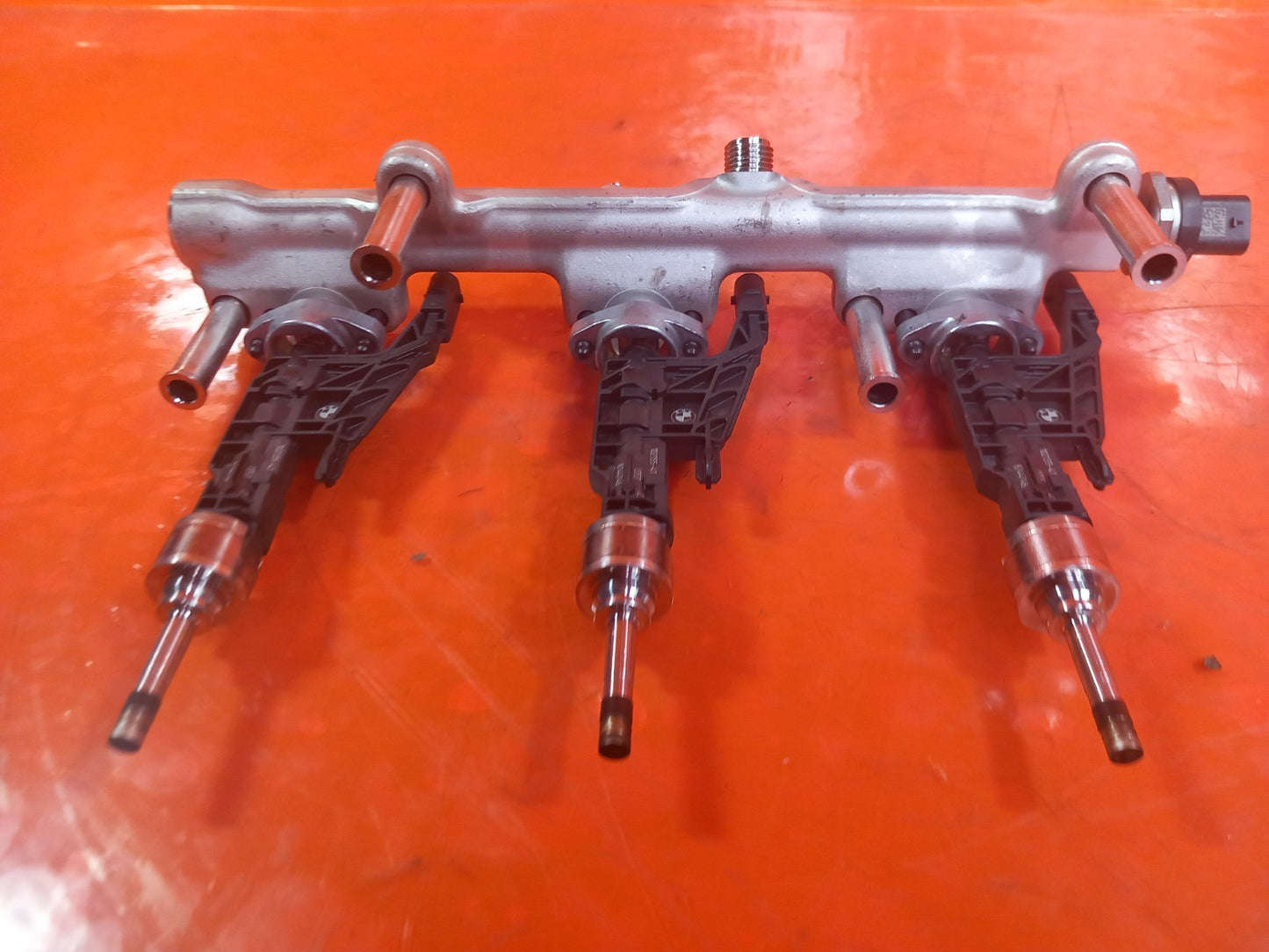 2025 BMW X5 G05 3.0 Petrol Fuel Rail Injectors 8665631 Warranty A398 - Image 2