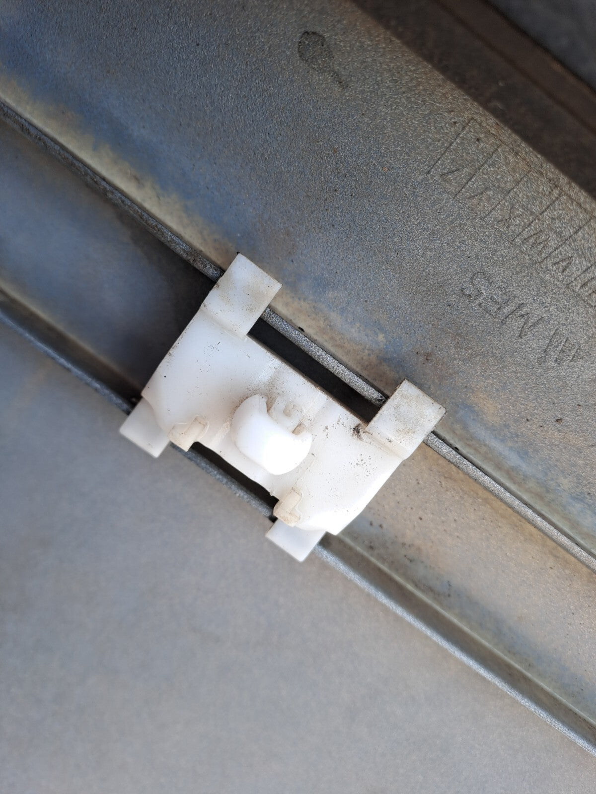 ✅2005 RANGE ROVER VOGUE L322 FRONT RIGHT DOOR LOWER MOULDING TRIM SILVER 8263896 - Image 9