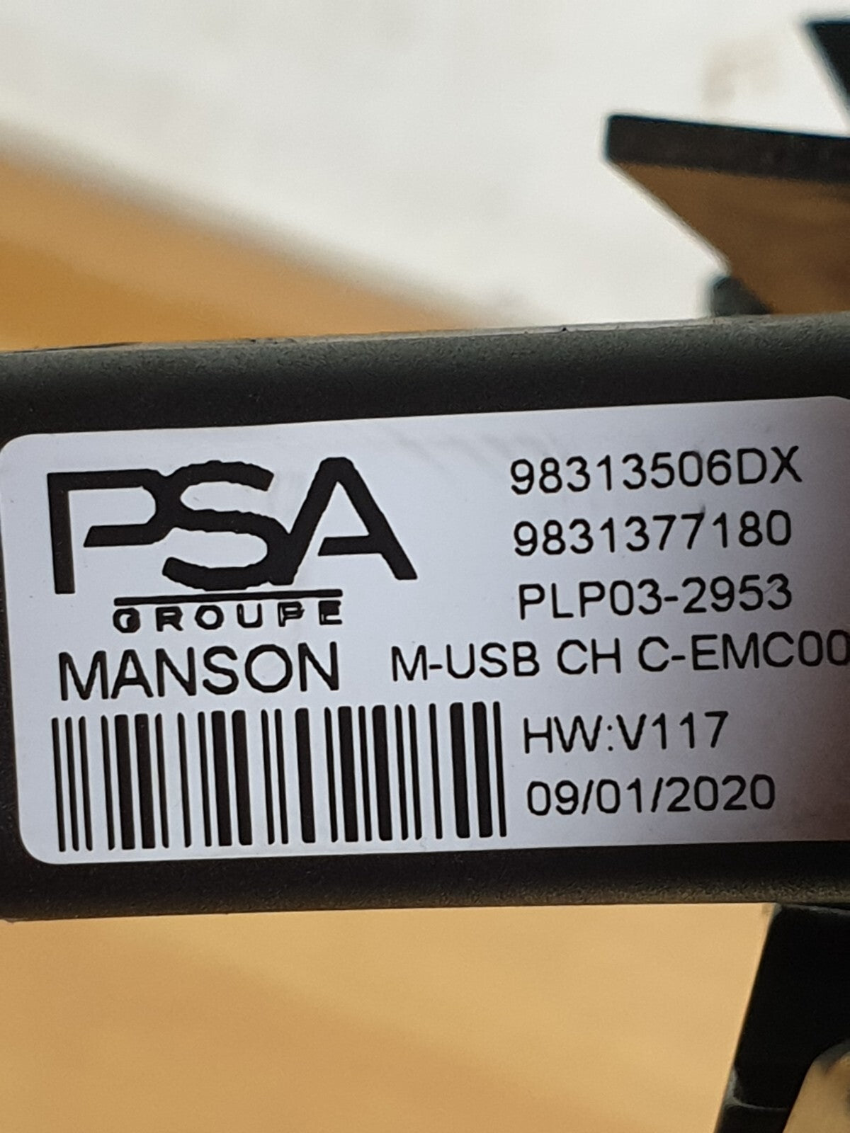 ✅2020 PEUGEOT 208 ALLURE EV CENTRE CONSOLE TRIM AND USB SOCKET 9831377180 A197 - Image 10