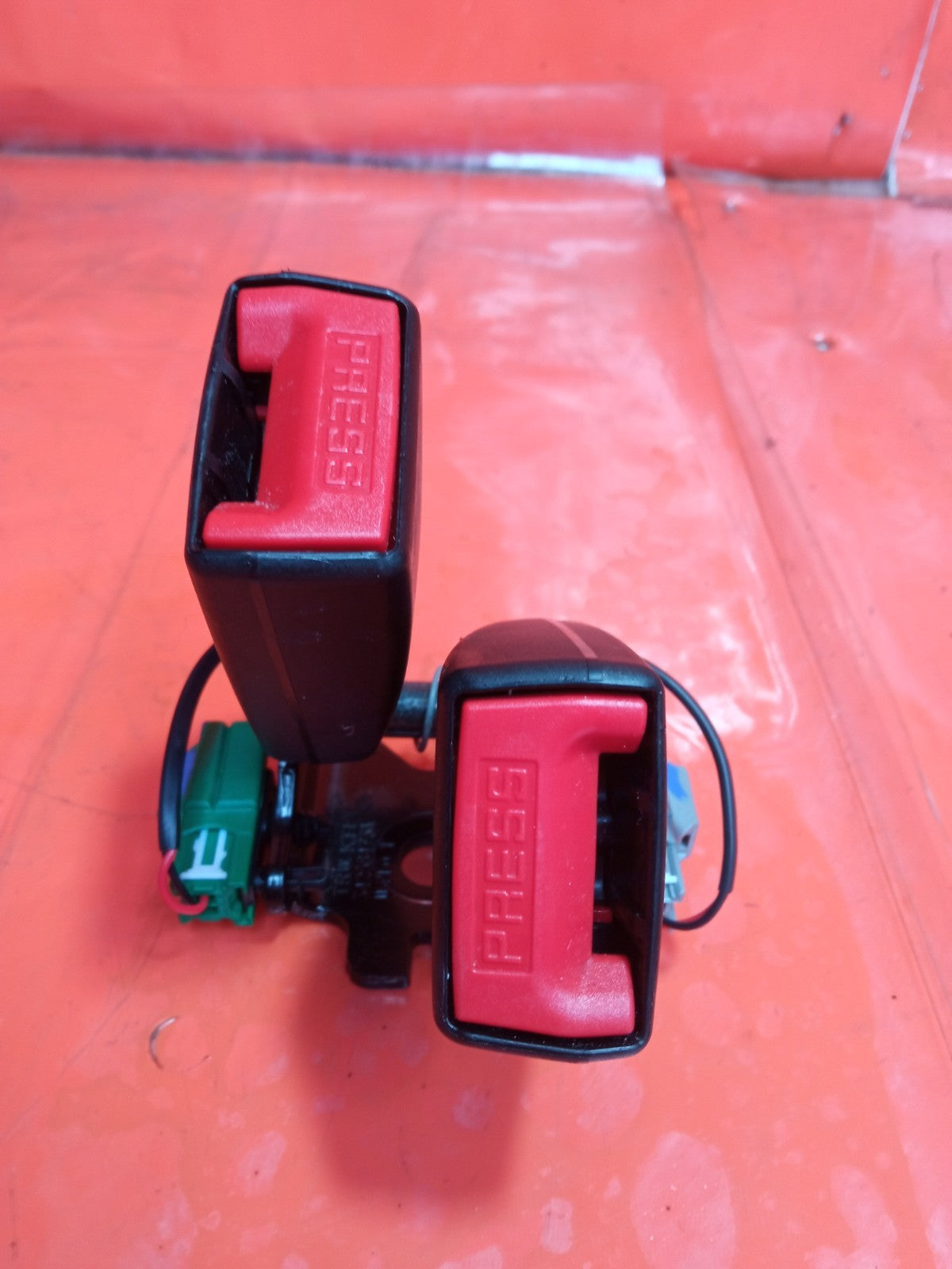✅Jaguar I-Pace Ev400 X590 2020 Rear Middle Seat Belt Buckle J9C3613K21AB8PVJ - Image 4