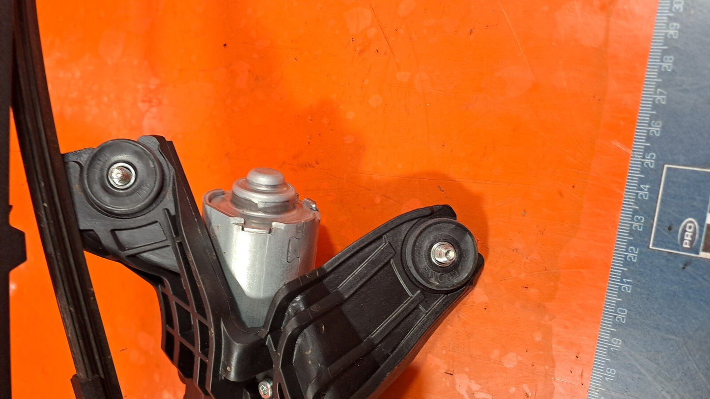 ebay-src:https://i.ebayimg.com/00/s/otawwde2mda=/z/t2maaoswahbnbttt/$_57.jpg