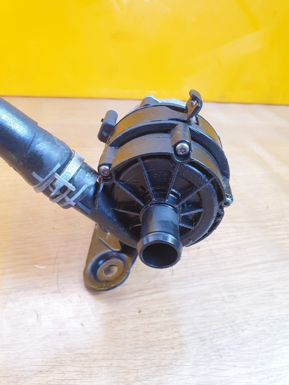 ✅Audi A3 8Y S Line 2021 1.4 Petrol Hybrid Auxiliary Water Pump 04L965567 A149 - Image 6