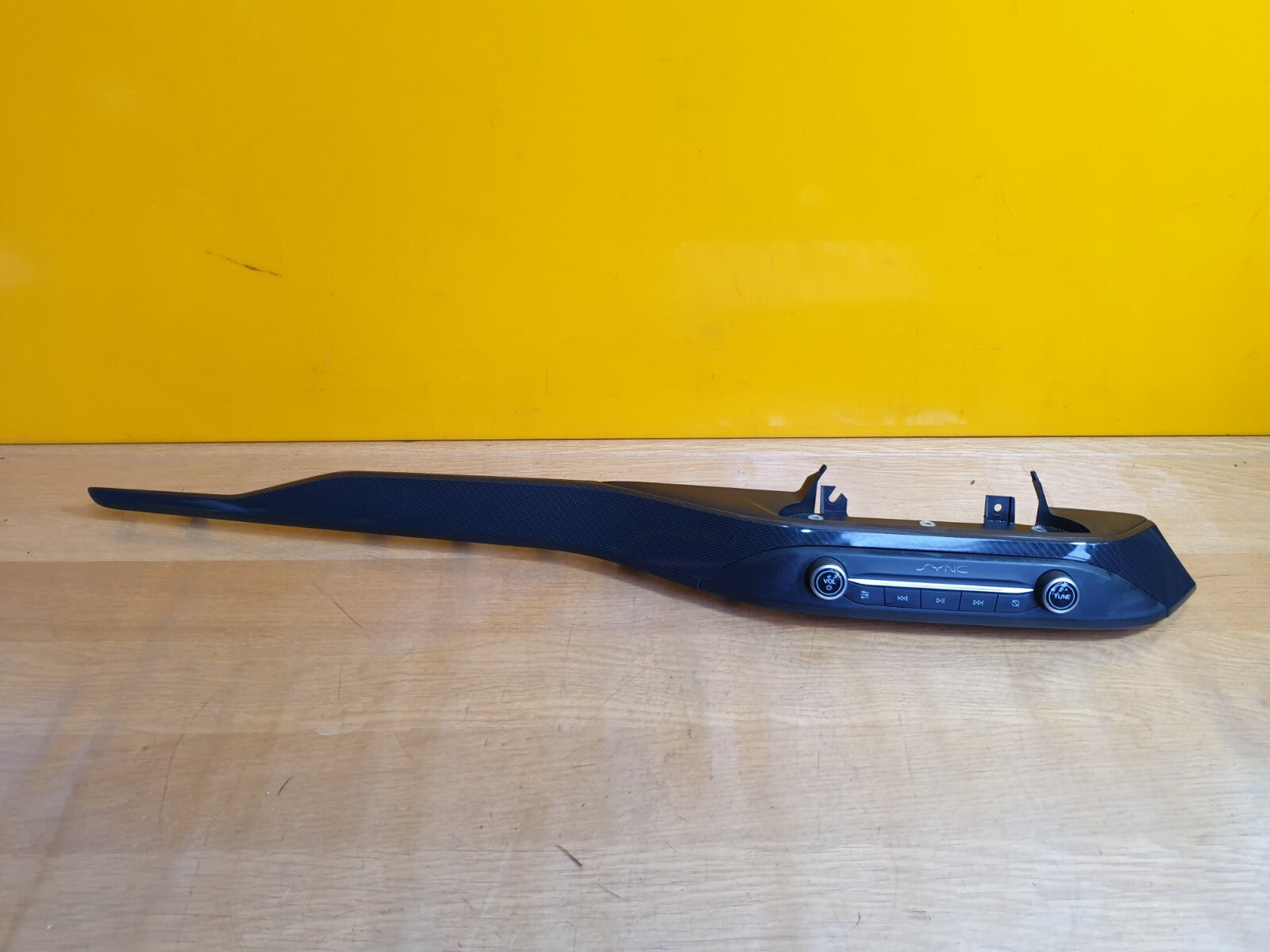 ebay-src:https://i.ebayimg.com/00/s/mtiwmfgxnjaw/z/r5caaoswoflmnpyk/$_57.jpg