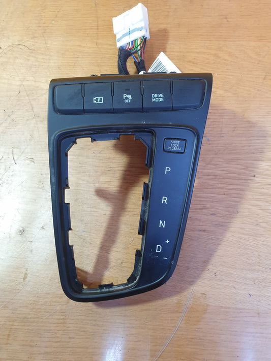 ✅2023 HYUNDAI I20 MK3 N LINE 1.0P GEAR STICK SURROUND TRIM PANEL 84655Q0800 A189 - Image 1