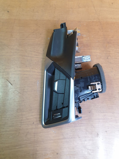 ✅BMW I4 G26 E-DRIVE 40M SPORT 2023 FRONT RIGHT DASHBOARD AIR VENT 5A3B8D0 A190 - Image 3