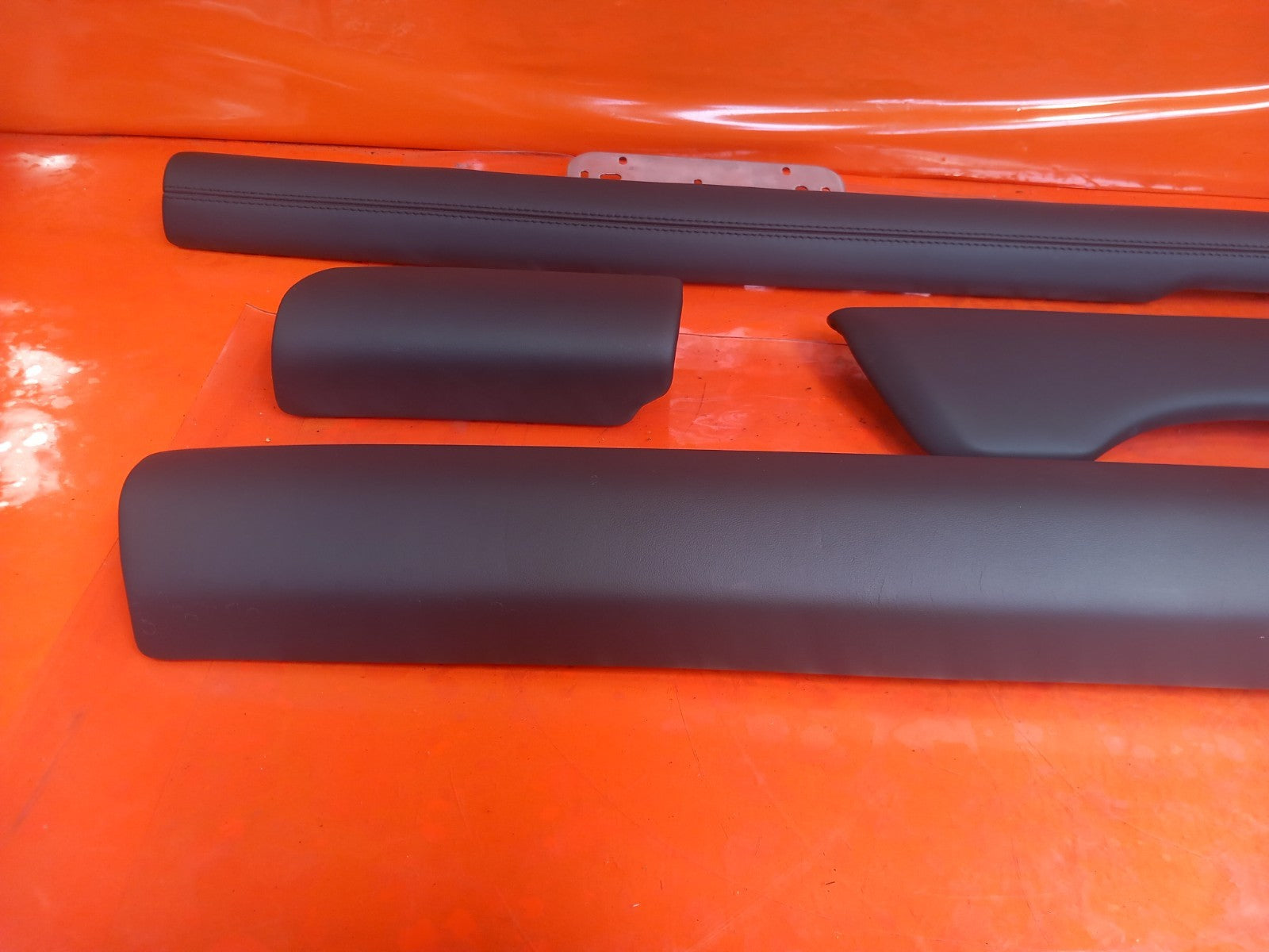 Land Rover Defender L663 3.0 Diesel 2025 Interior Trims L8B227407BC8PVJ Warranty - Image 8