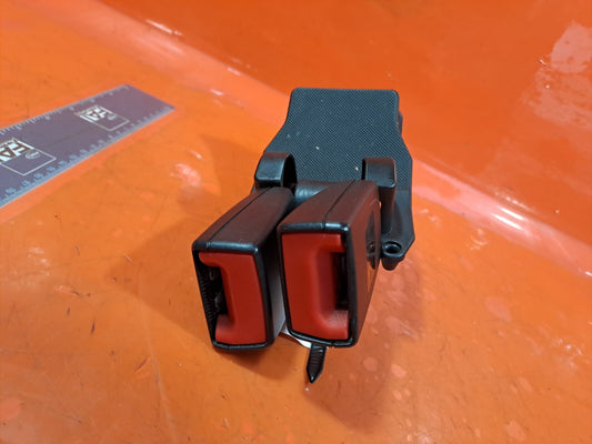 ✅2012 AUDI A5 1.8P REAR DOUBLE SEAT BELT BUCKLE 8J8857739J + WARRANTY A222 - Image 2