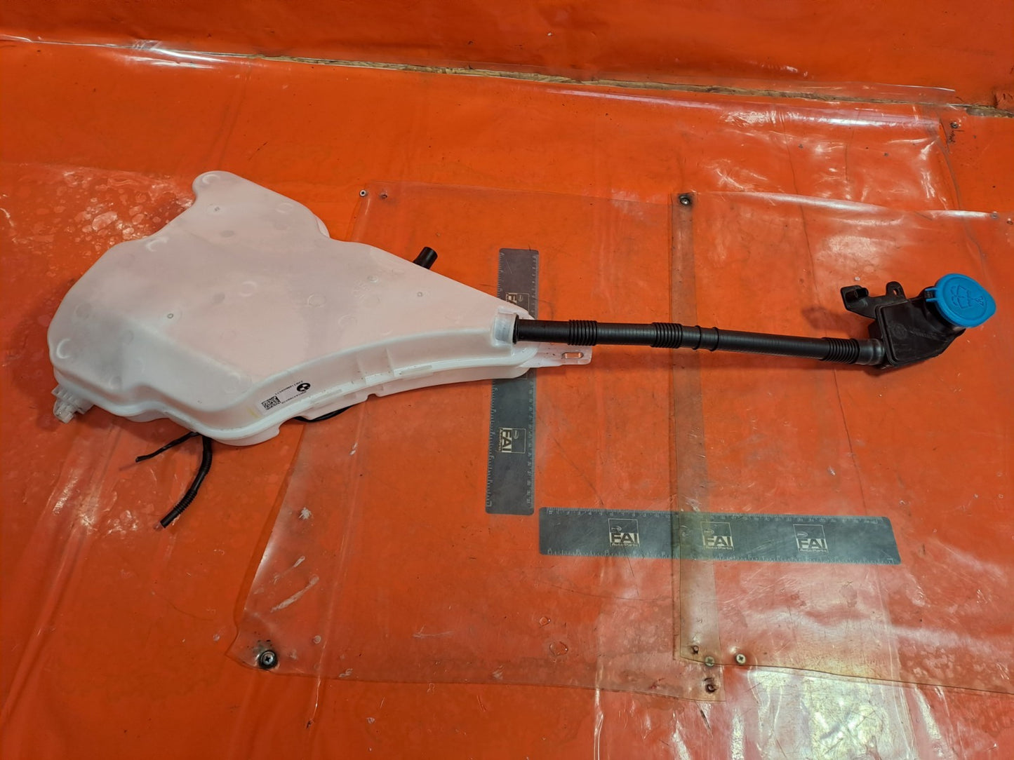 ✅BMW G20 330E 2.0 PETROL 2023 WINDSCREEN WASHER BOTTLE TANK 7427885 7427883 A340 - Image 5