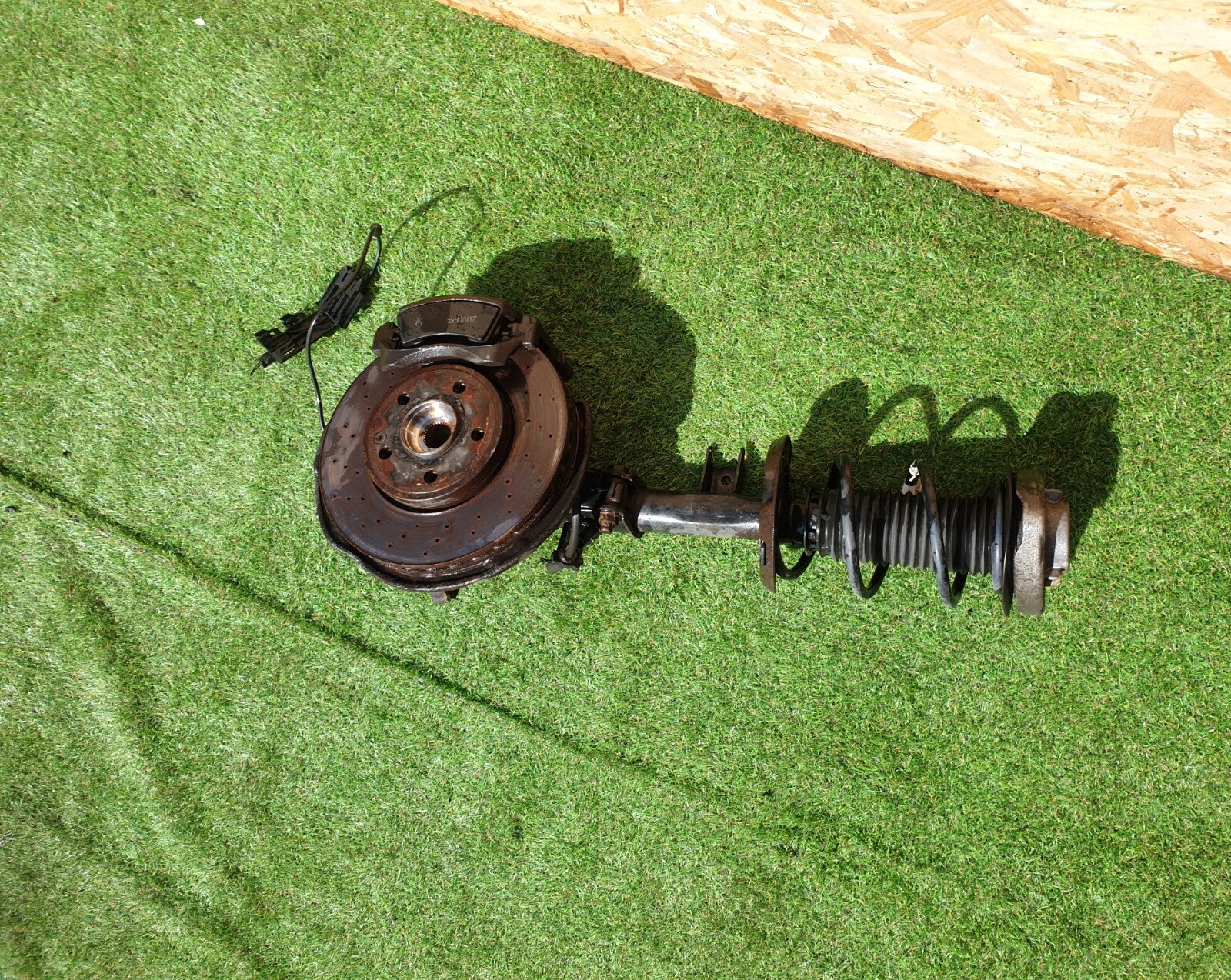 MERCEDES B CLASS W246 1.8 DIESEL 2012 FRONT LEFT SUSPENSION LEG HUB A2463207713 - Image 1