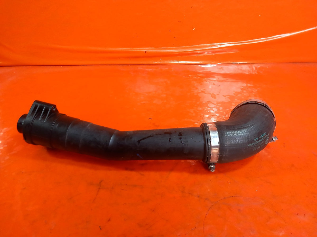 2021 VW Transporter T30 Intercooler Pipe 04L145762BK Warranty A412 - Image 3