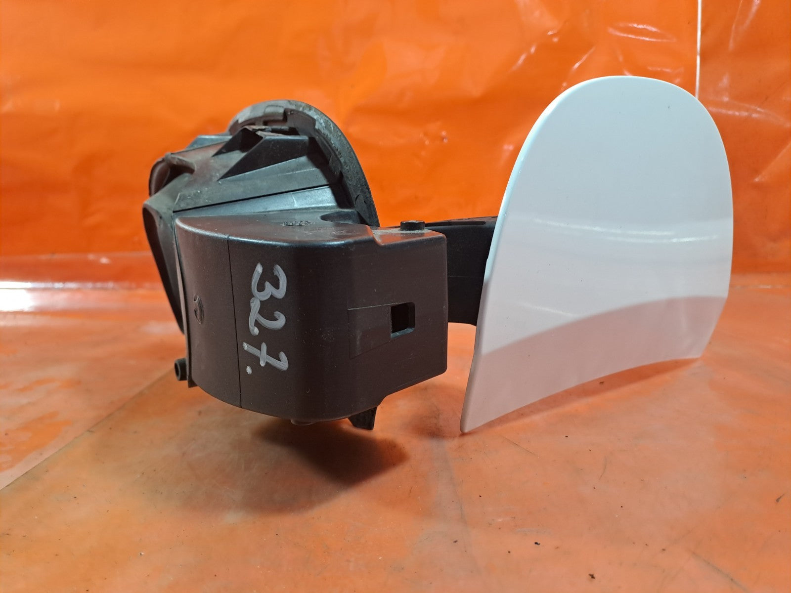 ✅CITROEN C4 CACTUS 1.6 DIESEL 2015 FUEL FILLER FLAP WHITE 9801501380 Warranty - Image 7