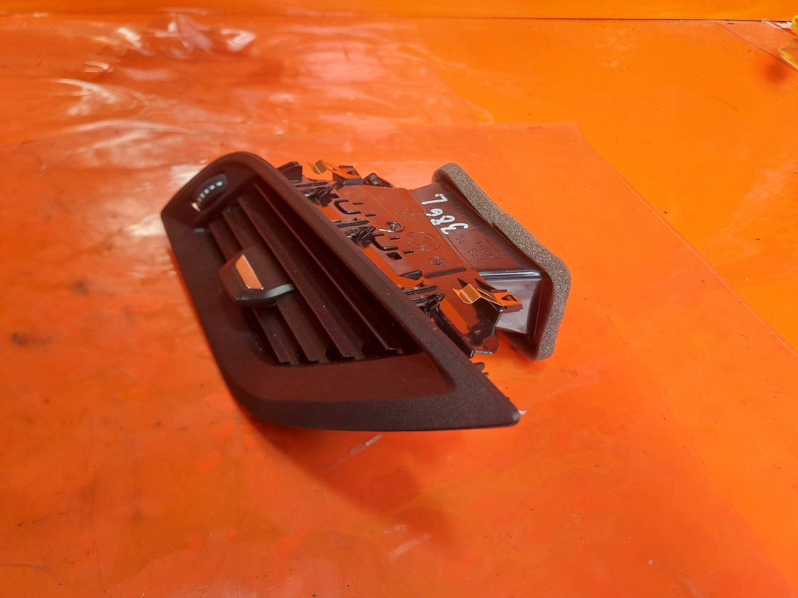 2020 BMW 2 Series F44 M Sport Dash Air Vents Pair Left Right 6823190 A386 - Image 4