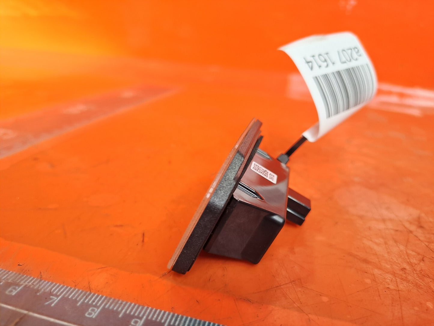 TESLA MODEL 3 LONG 2024 LICENCE PLATE LIGHT PAIR 1713282-00-A Warranty A207 - Image 3