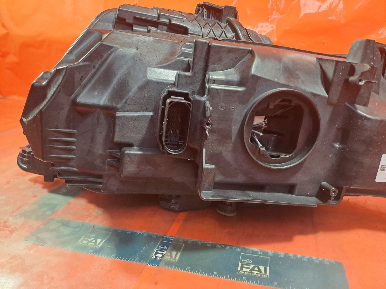 ✅2023 POLESTAR 2 LONG RANGE FRONT RIGHT HEADLIGHT parts only P32392334 A312 - Image 10