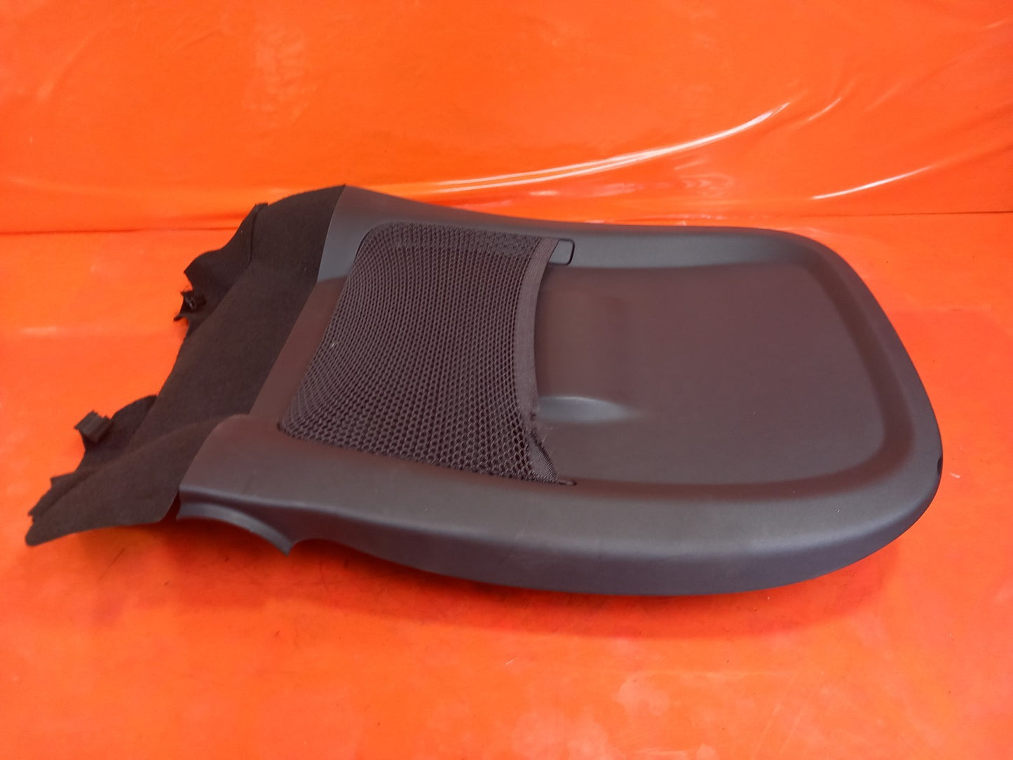 Land Rover Defender L663 3.0 Diesel 2025 Front Right Back Seat Cover L001664189 - Image 6