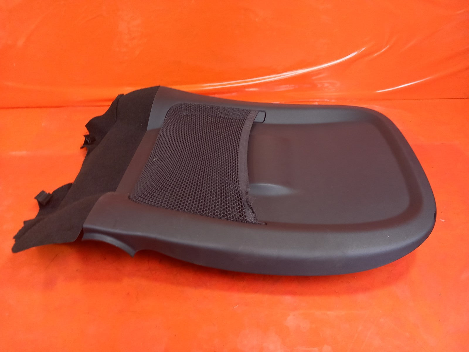 Land Rover Defender L663 3.0 Diesel 2025 Front Right Back Seat Cover L001664189 - Image 6