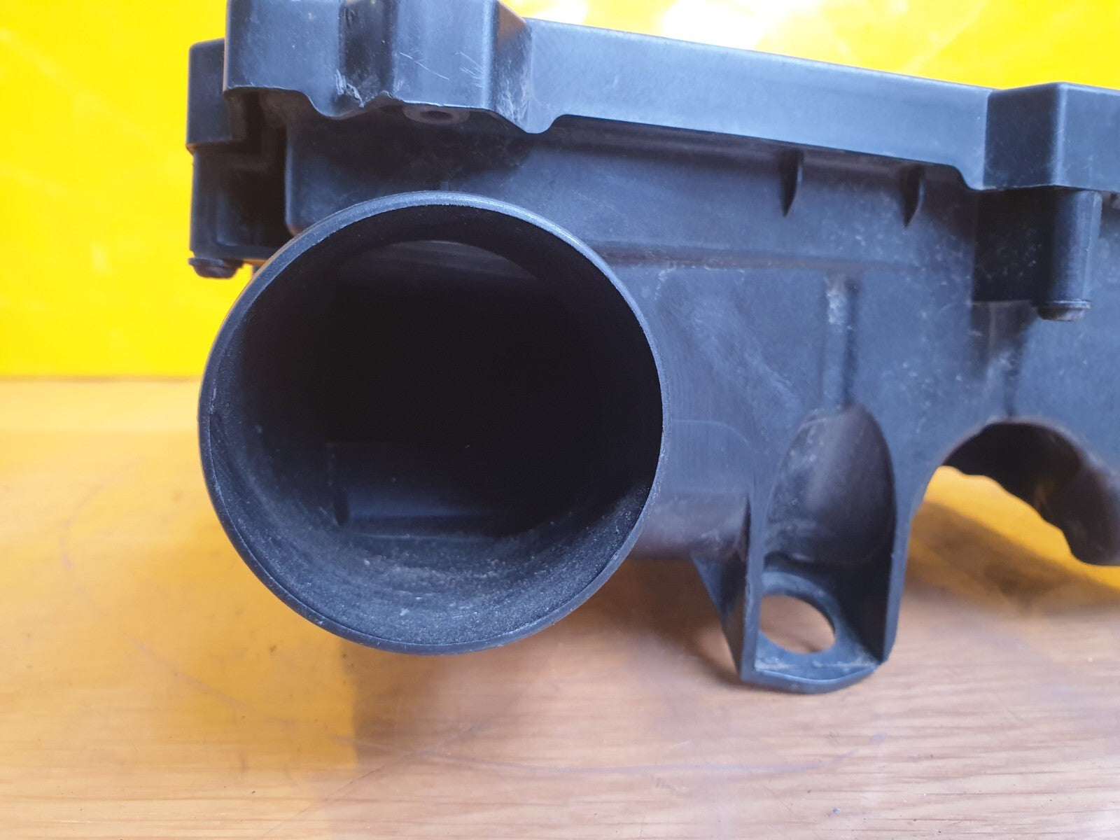 VW POLO AIR FILTER BOX ASSEMBLY 04C129601M X00 - Image 11