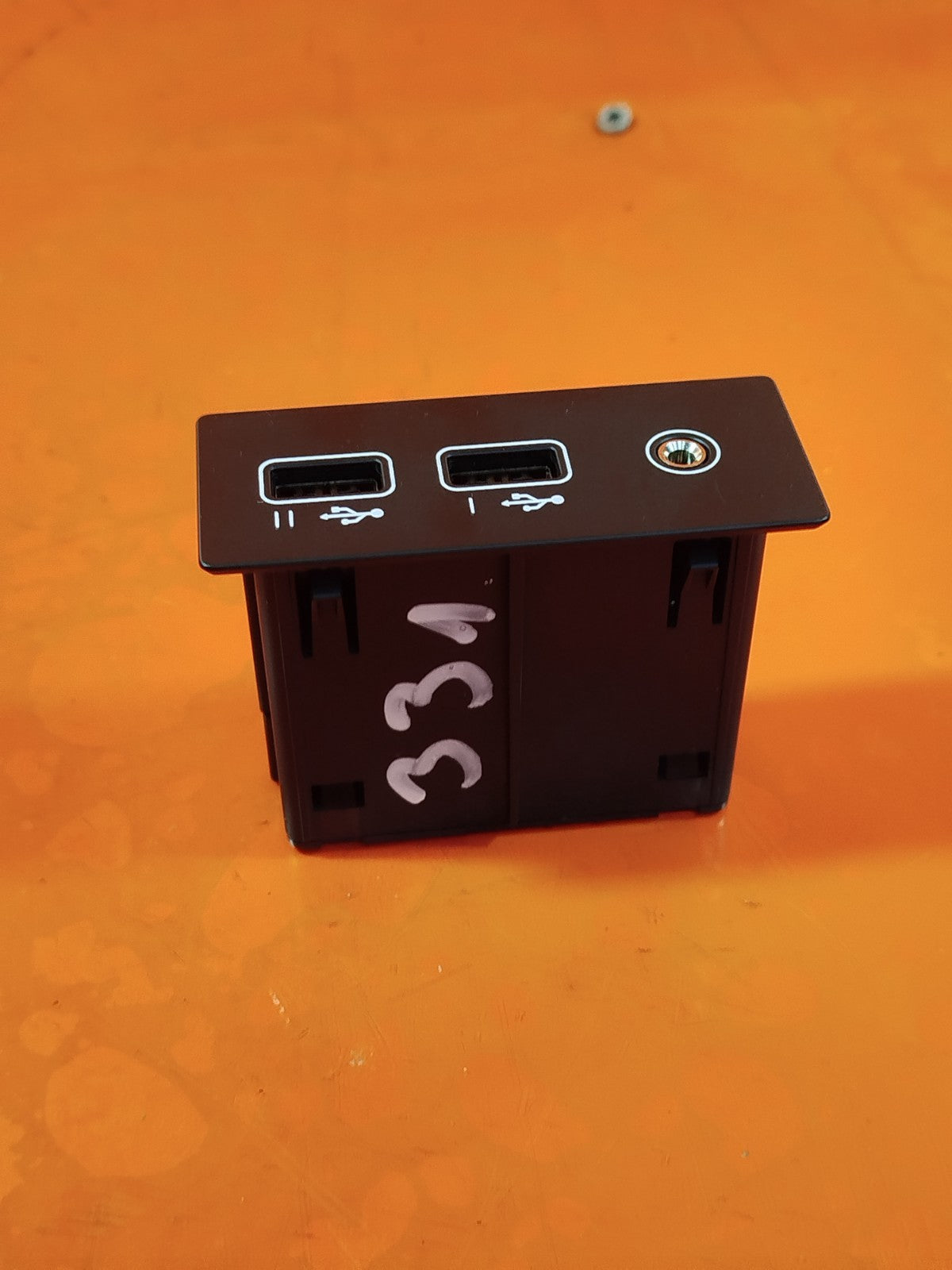 ✅RENAULT CLIO V 1.6 PETROL 2025 USB SOCKET PORT 284H39520R Warranty A331 - Image 2
