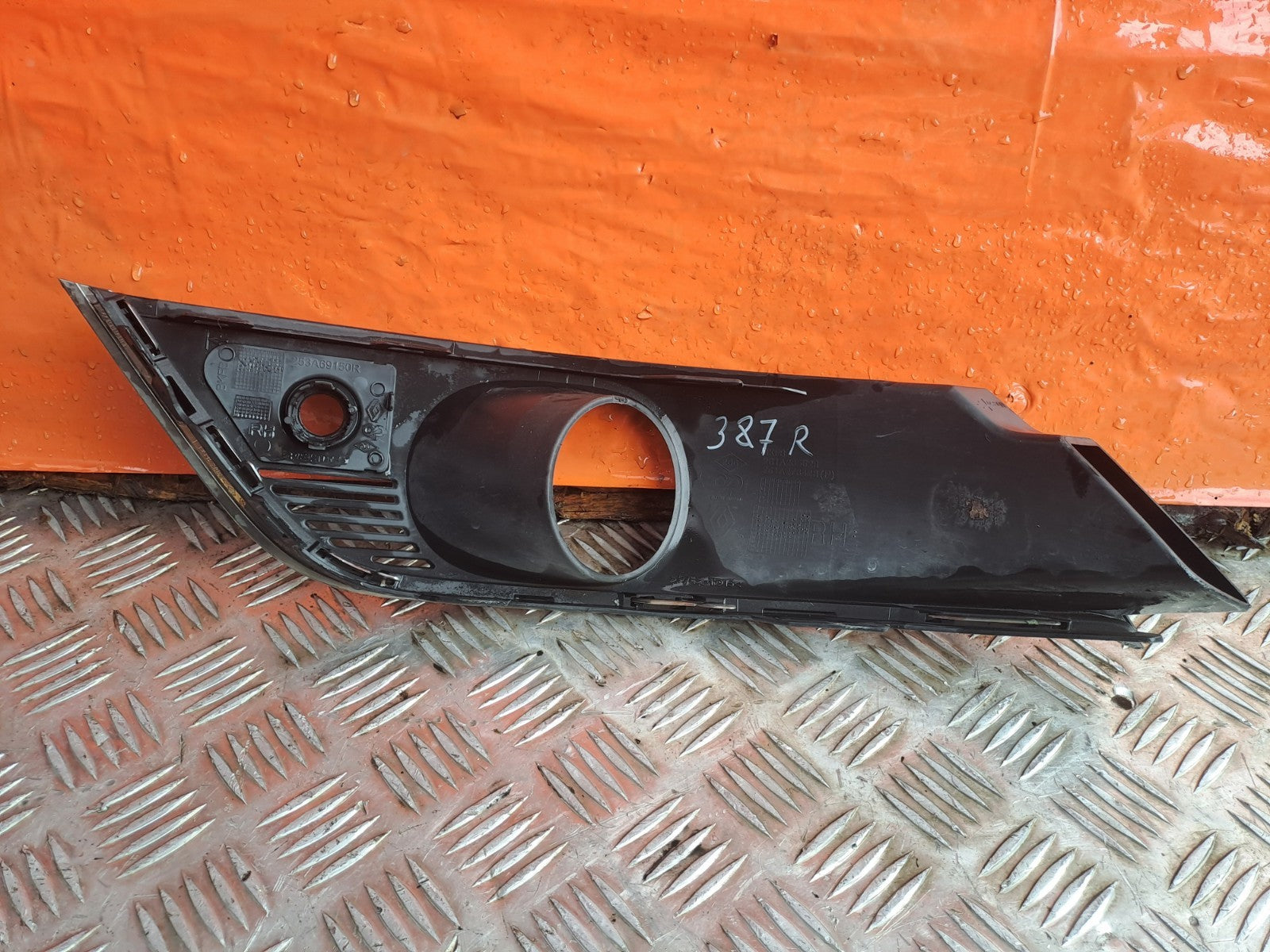 Renault Megane MK4 1.3 Petrol 2019 Front Right Fog Light Surround Trim Warranty - Image 11