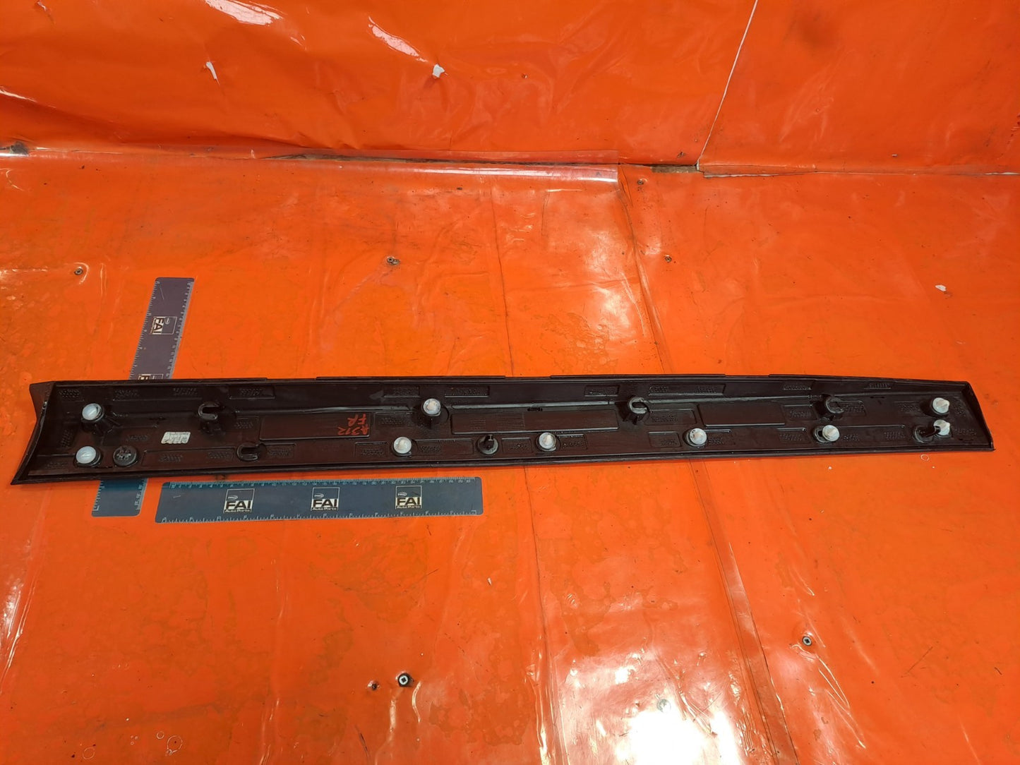 ✅2023 Polestar 2 Long Range Front Right Door Lower Molding 31672656 A312 - Image 5
