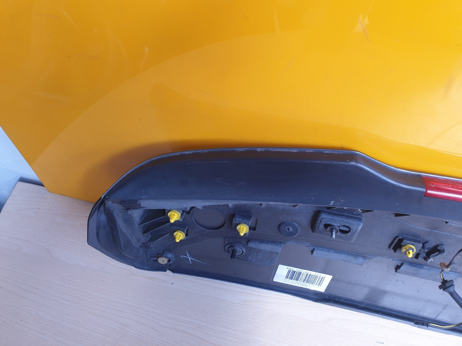 2013 VOLVO V40 TAILGATE SPOILER 31253973-01 X00 - Image 6