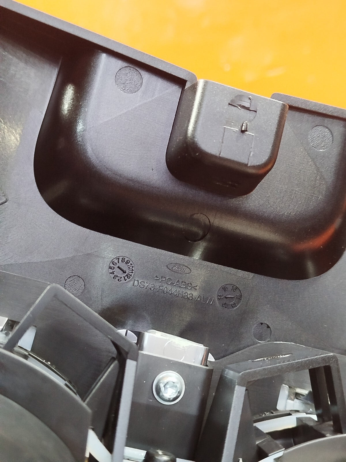 ✅Ford Mondeo Titanium 2015 2.0 Diesel Centre Console Cup Holder W/Parking Switch - Image 11
