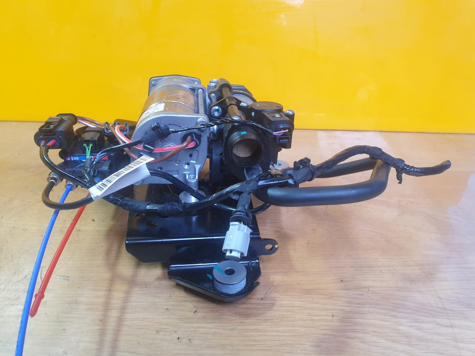 ✅2023 BMW I4 G26 E-DRIVE 40 M SPORT AIR SUSPENSION COMPRESSOR 6894450 A190 - Image 7