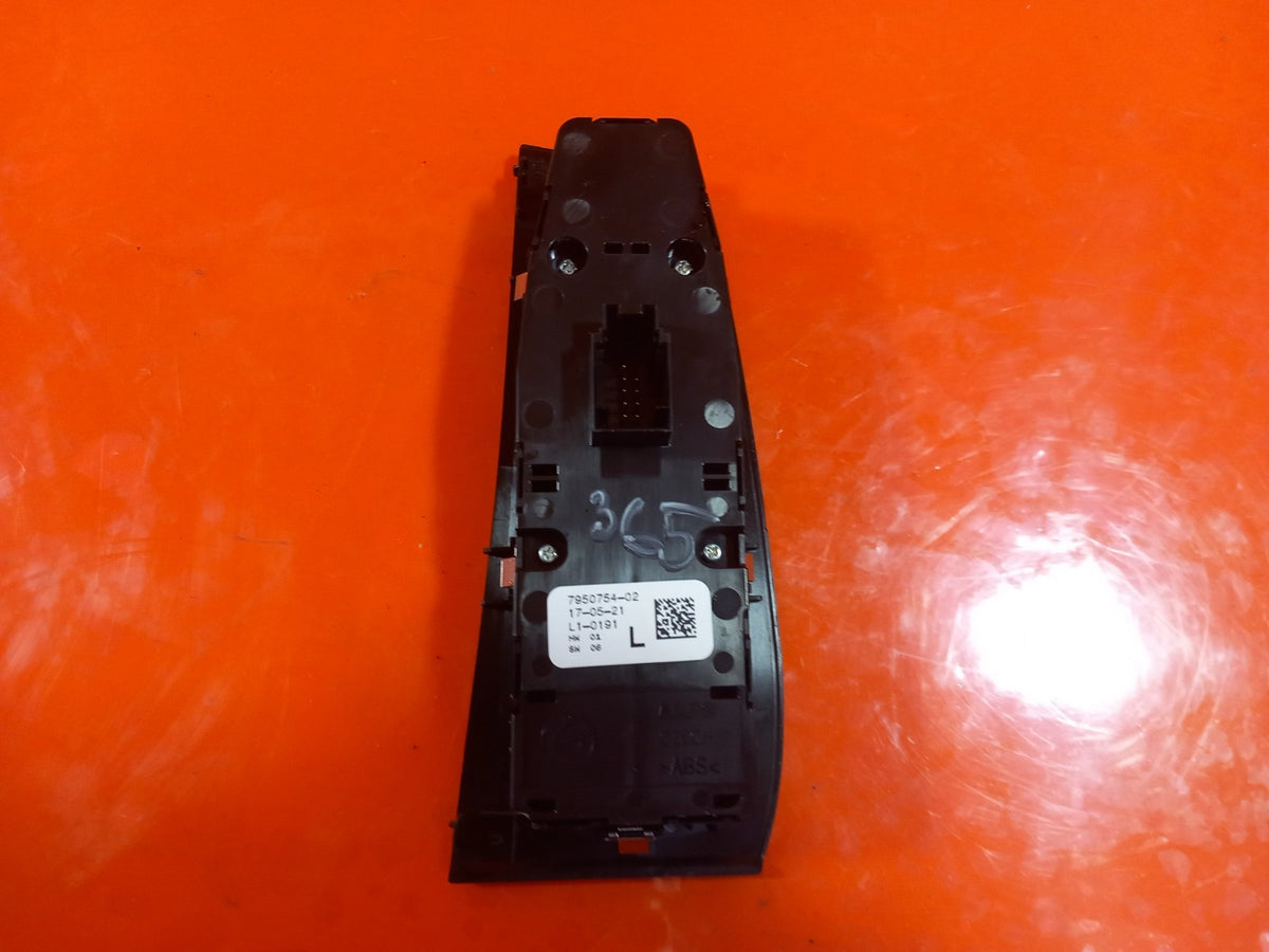BMW F40 116D 1.5 Diesel 2021 Front Right Door Window Switch 7950754 A365 - Image 7