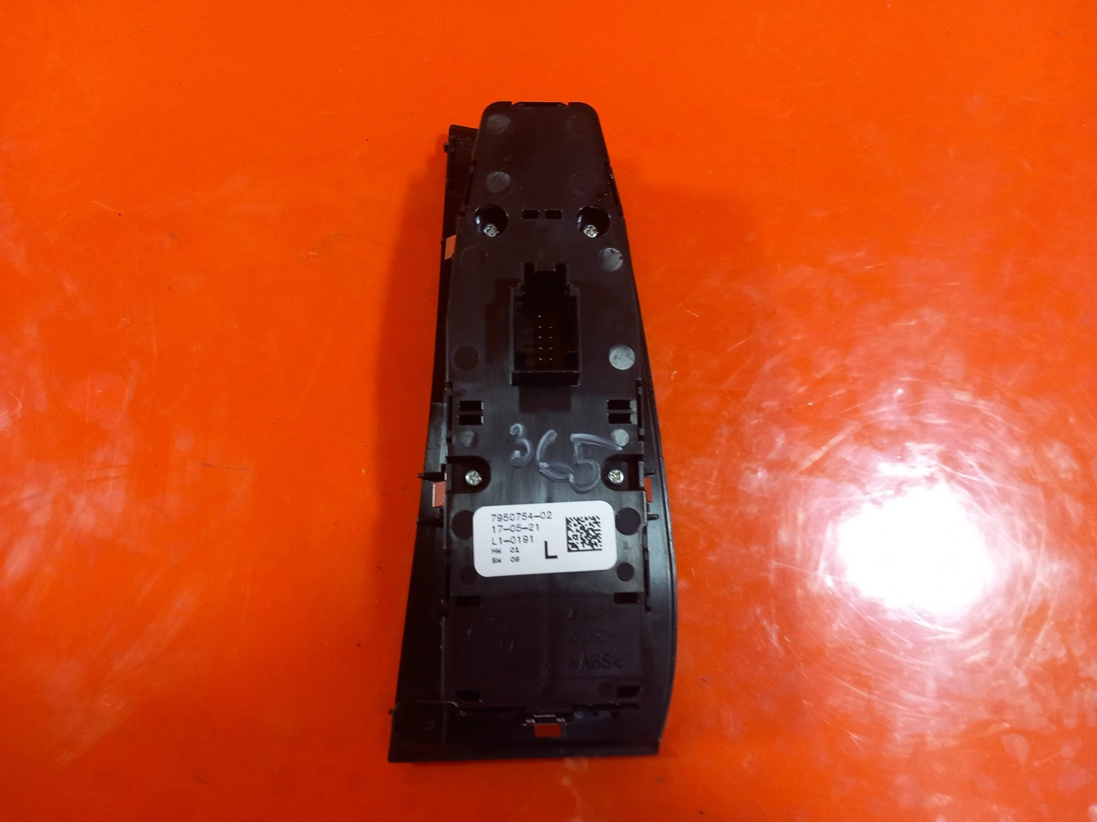 BMW F40 116D 1.5 Diesel 2021 Front Right Door Window Switch 7950754 A365 - Image 7