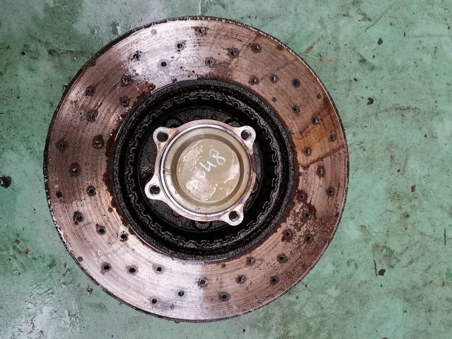 MERCEDES C200 W205 2.0 PETROL 2015 AMG FRONT WHEEL BRAKE DISC AND HUB BEARING - Image 1