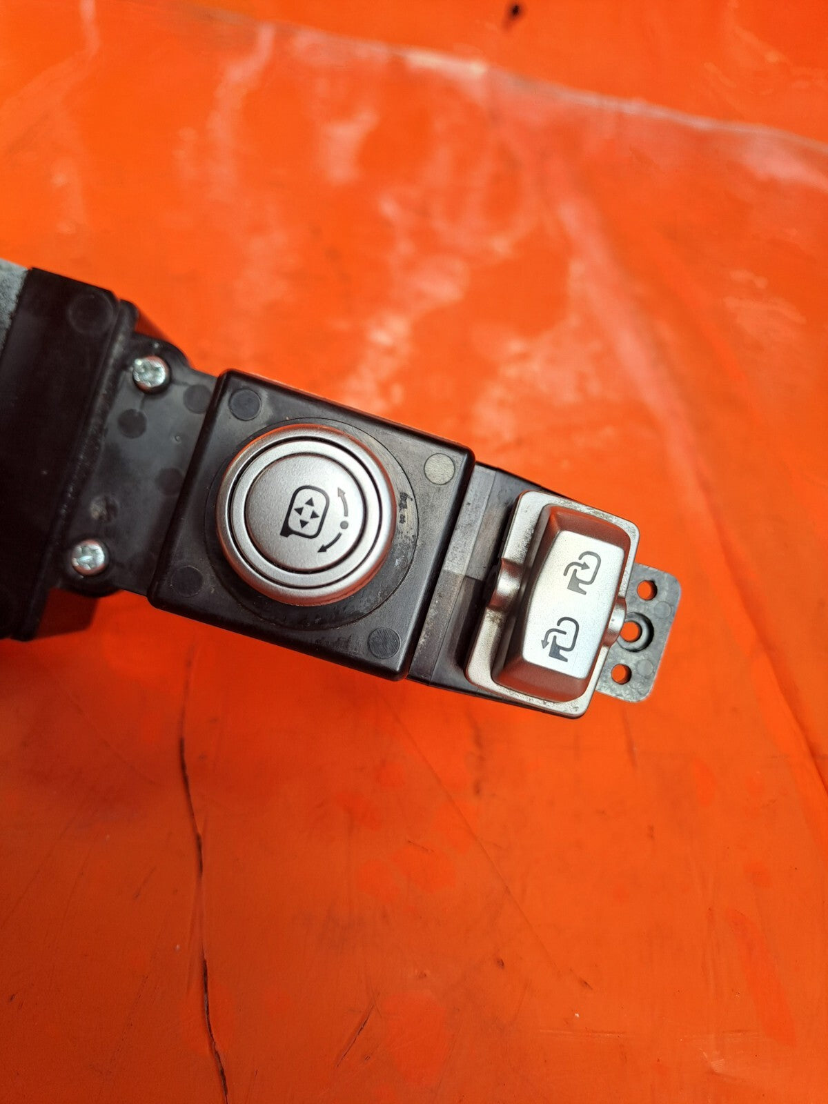 ✅SSANGYONG TIVOLI ELX 1.6 PETROL 2015 FRONT RIGHT WINDOW SWITCH 299139566 A221 - Image 10