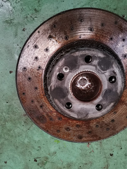MERCEDES C200 W205 2.0 PETROL 2015 AMG FRONT WHEEL BRAKE DISC AND HUB BEARING - Image 3