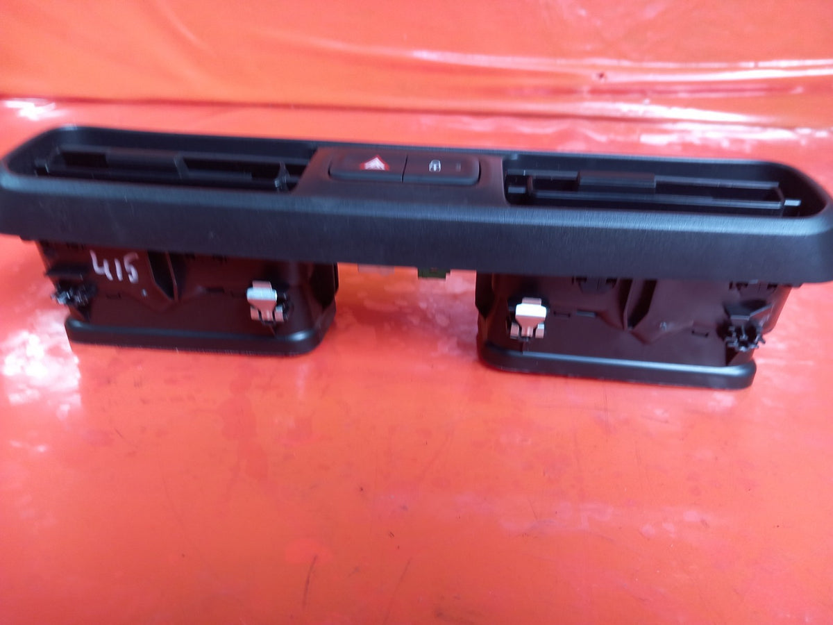 Citroen Berlingo 650 1.5 Diesel 2021 Dashboard Centre Air Vents Warranty A415 - Image 6