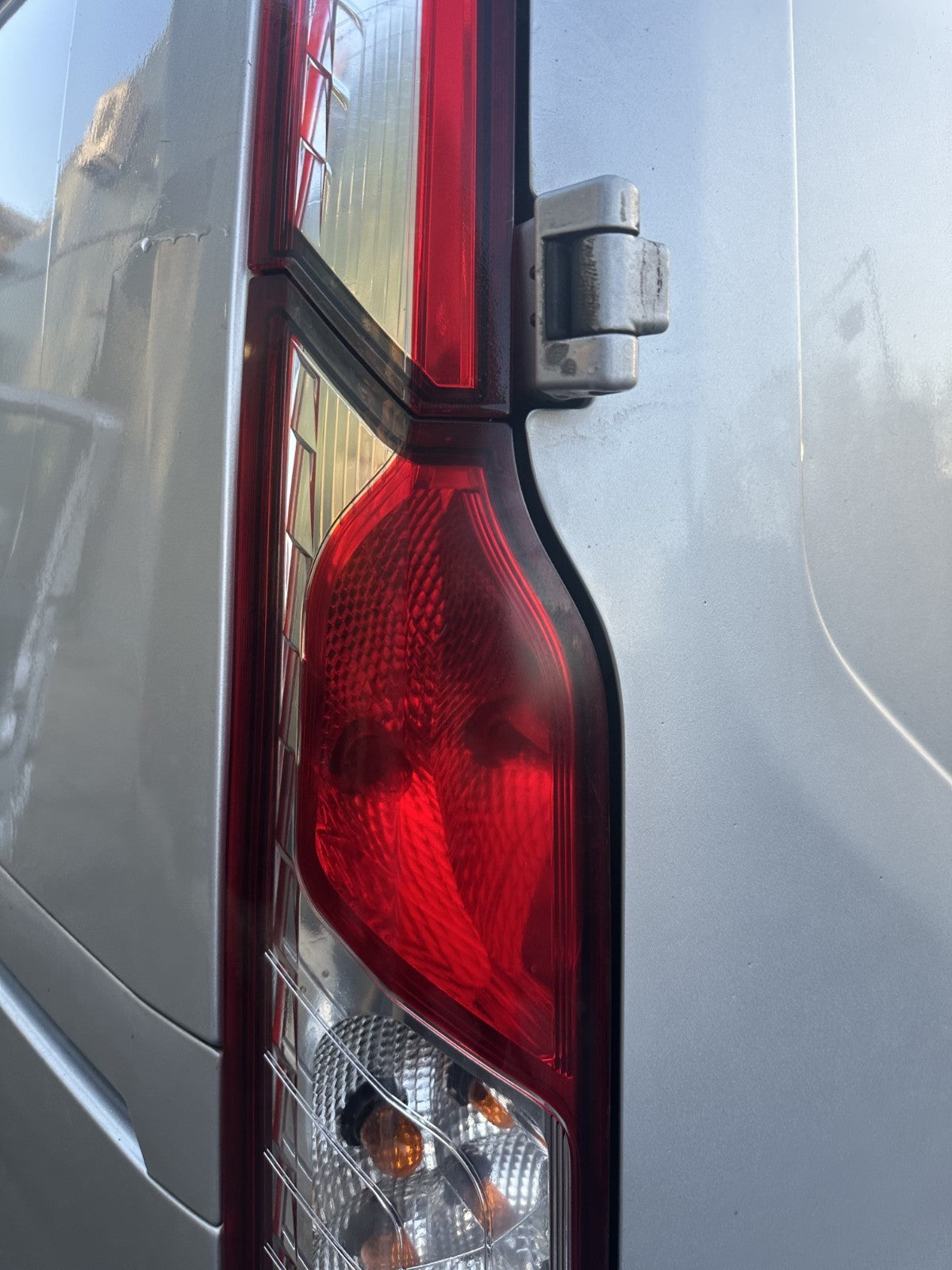 ✅2017 FORD TRANSIT CONNECT REAR LEFT LOWER TAIL LIGHT DT11-13405-AD A369 - Image 4